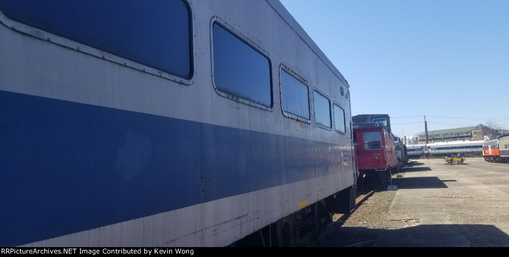 Metro-North ACMU 1171 & Canadian National caboose 79462